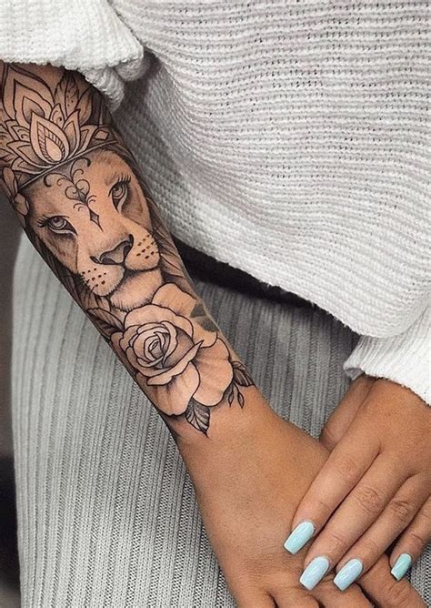 tattoo en el brazo mujer